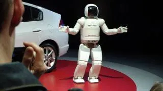 ASIMO introduces the Honda Insight at the Geneva Auto Show! (5/5)