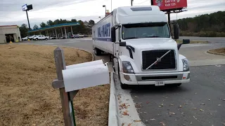 How to park and eat at a regular restaurant when you're a truck driver