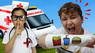 Maria Clara se hace pasar por doctora y salva a JP ♥ Pretend Play With Doctor