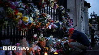 Tears and tributes for Queen Elizabeth II across the UK - BBC News