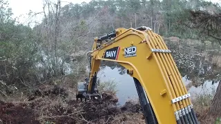 SANY SY35U - ripping pond brush off bank