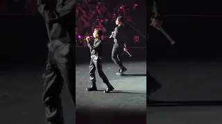 [CUT] 220818 SEVENTEEN World Tour 'BE THE SUN' in LA - Joshua, Vernon '2 Minus 1' performance