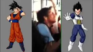 Hombre cantando dbz en un autobus