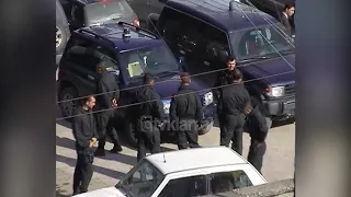 Arratisen tre të burgosur në Fier, vihen në pranga gjashtë policë-(2 Maj 2006)