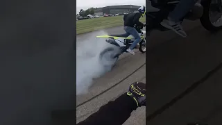 Er zieht einen Burnout!#davidbost #motorrad #gehtsteil #shorts