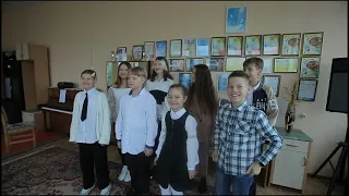 Наталья Ланцева и юные вокалисты эстрадной студии «Лира»