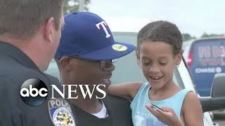 Officer Calms Girl Who Is Afraid of Police During Traffic Stop