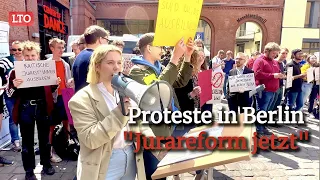 Proteste in Berlin: "Jura-Ausbildung darf nicht krank machen"