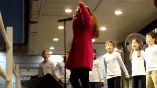 Amaia Montero canta Chiquitita en Madrid