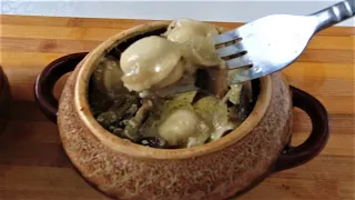 Пельмени в горшочке с грибами в сметанном соусе Очень вкусно
