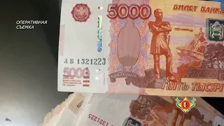 Изъяты фальшивые банкноты в крупном размере.