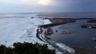 東日本大地震　飯岡漁港を襲う津波　2011年3月11日 Japan hits tsunami 3.11