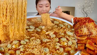 ASMR 못참으실걸요?😏 물만두떡라면 김장김치 리얼먹방 :) 8 ramen with dumplings and rice cake MUKBANG