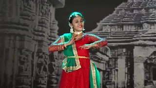 Mere Dolna Sun Dance Performance By Rujuta Gokhale