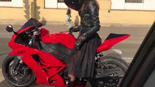 девушка на красном мотоцикле #мототаня срамота то какая!