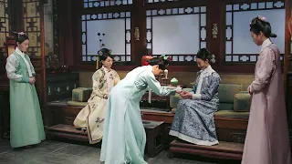 Everyone humiliated Hailan as a rag discarded by emperor,Ruyi's actions warmed her heart!