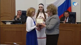 В преддверие профессионального праздника новгородские медики получили награды