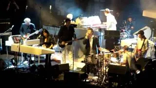 LCD Soundsystem - "Drunk Girls" Live at Madison Square Garden (4/2/11 + Intro)