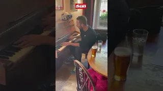 Chris Martin surprise appearance in Somerset pub singing Coldplay classic to engaged couple #Shorts