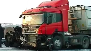 Truck crashes, truck accident compilation Part 24