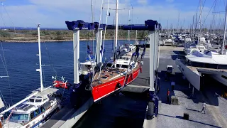 Mise à terre d'un voilier FARR 60 à Port Navy Service