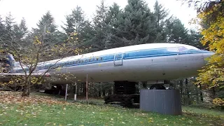 Man Turns Old Airplane Into His Dream Home And The Shower Is Amazing