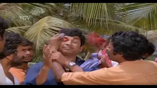 Goons Attacks Dr. Rajkumar For Helping Farmers | Dhruva Thare Kannada Movie Scene | Balakrishna