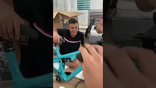 Chingui armando la Bicicleta que le dio su papá #raphypina