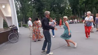 С розою красивою!!!💃🌹Танцы в парке Горького!!!💃🌹Харьков 2021