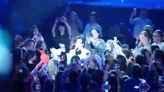 Dimash & Dears fire up 🔥 in Moscow / Димаш и его фанаты зажигают в Москве / 迪玛希