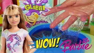 Rodzinka Barbie 🏊 Basen Glibbi vs Basen Orbeez z kulkami 🏊 film z lalką Barbie
