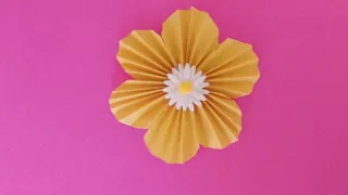 A flower made of paper. Цветок из бумаги.