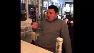 Русский мужик выпил на спор поллитра водки