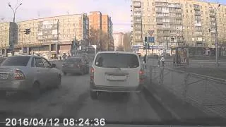 ДТП Идиот на Красный - Авария - Разбитое Авто и Чуть не Сбил Людей Driver violator