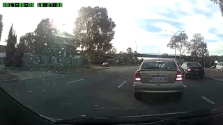 How to Enter a Turning Lane like a moron in Perth