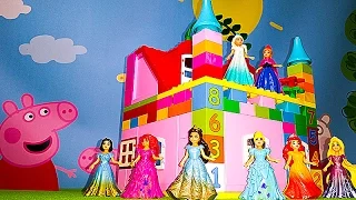 Принцессы Диснея ЗАМОК ПРИНЦЕССЫ  большой домик для девочек Настя собирает игрушечный домик из лего