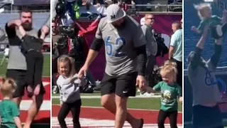 💚 Jason Kelce playing with his little girls at the Pro Bowl 📸 via NFL Eagles #jasonkelce