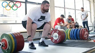 Lasha Talakhadze - 215kg Snatch | Olympic weightlifting training camp in Georgia.