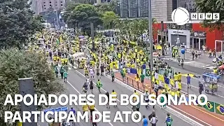 Apoiadores de Bolsonaro participam de ato na Avenida Paulista