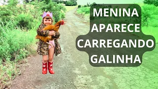 ESPÍRITO DE CR1ANÇA APARECE SEGURANDO UMA GALINHA