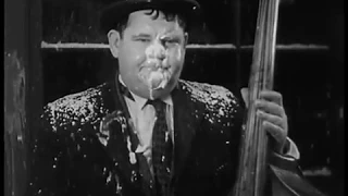 Cap 21 El Gordo y el Flaco Tiembla y titubea (1930) en Español/Laurel & Hardy