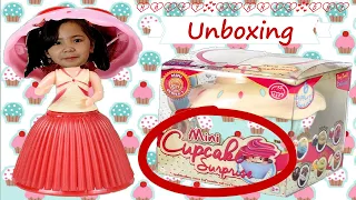 Clemmy's Channel - 🍮 Unboxing Mini Cupcake Surprise 🍮
