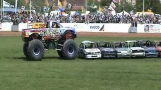 Slingshot Bigfoot Thunderbolt Monster Trucks @ Truckfest