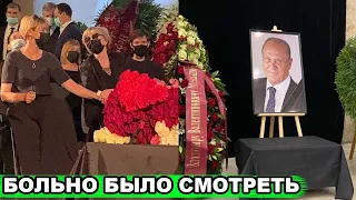 "Слезам поверили все" - ЦЕРЕМОНИЯ ПРОЩАНИЯ с Владимиром МЕНЬШОВЫМ окончилась в Москве