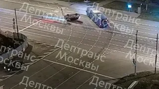 🤦🏻На Алтуфьевском шоссе водитель авто врезался в знак и перевернулся на крышу / авария дтп сегодня