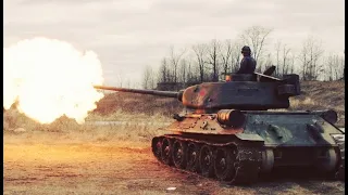 THE RESTORED T-34-85 TANK IS FIRING