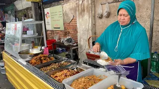 Best Halal Thai Streetfood In Bangkok (Muslim Quarter) - ROTI and DELICIOUS THAI CURRY Food Tour!