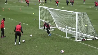 Barnsley F.C. | Goalkeeper Training | 1v1 & Reaction Saves