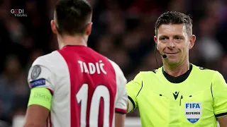 Champions League, un rigore e due espulsioni nella stessa azione: l'Ajax furiosa con Rocchi