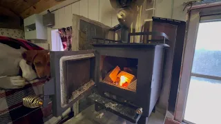 Only heat source in a school bus - a cubic mini wood stove (Spending a winter in Colorado)